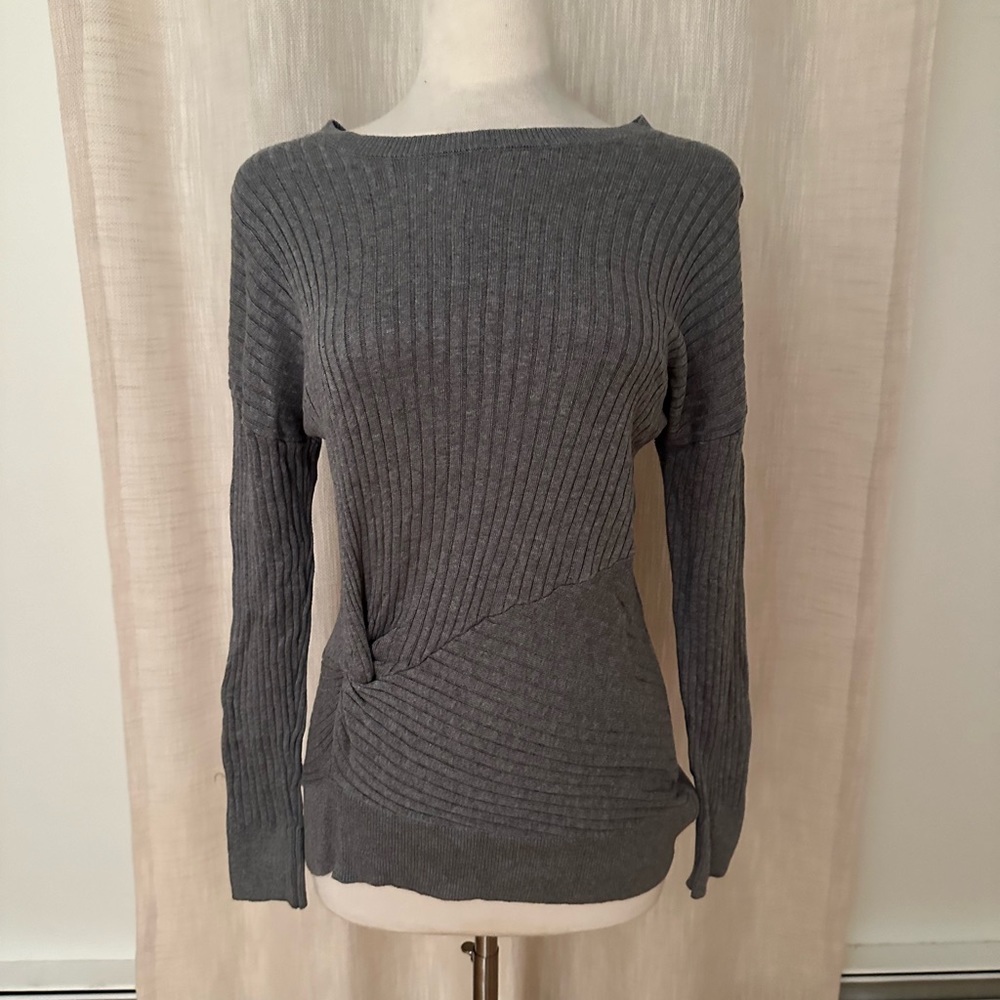 Loft Scoop Sweater 👚🤍